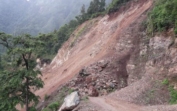 सुदूरपश्चिममा पहिराेले पुरिएर तीन जनाकाे मृत्यु, एक बेपत्ता